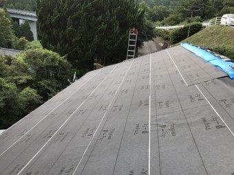防水紙を張った屋根