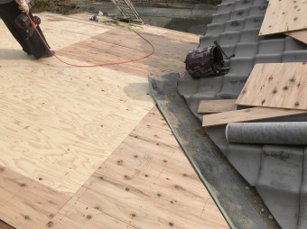 大和郡山市の釉薬瓦屋根の野地板