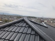 大屋根の喚起棟瓦設置