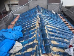 王寺町の青色釉薬瓦屋根の無料点検