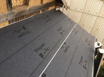 ルーフィングを設置した屋根