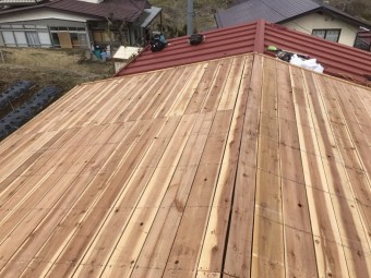 古い野地板の屋根