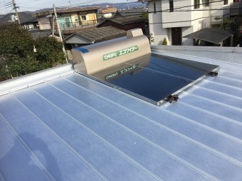 屋根材を張った直後の屋根