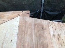 野地板を張った屋根の様子