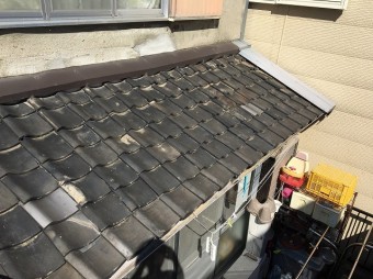 瓦葺き替え工事前の下屋根の様子