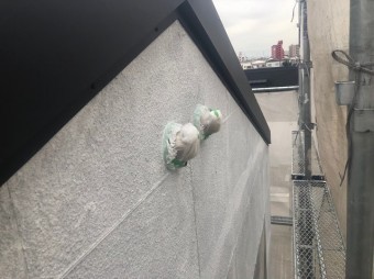 ケバラ破風部分をガルテクト素材で設置