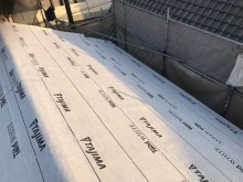 斑鳩町でルーフィング(防水紙)を張り付け