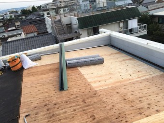 防水紙張りつけ