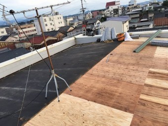 防水紙張りつけ