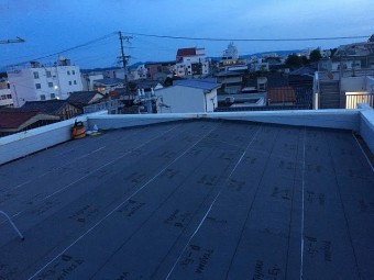 防水紙張り付け後