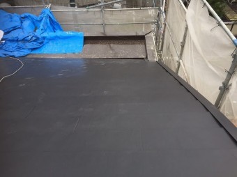 横暖ルーフ設置中