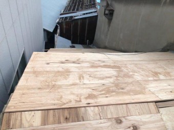 野地板設置中