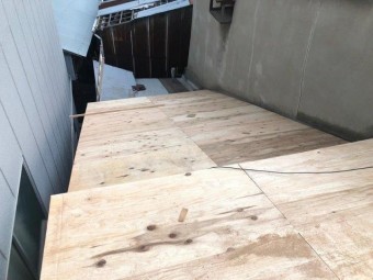 野地板設置中