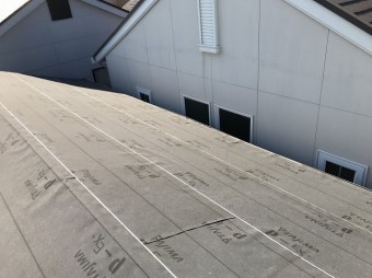 防水紙設置中
