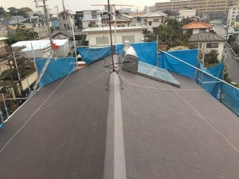 スレート材設置の屋根の様子