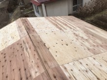 新しい野地板の屋根