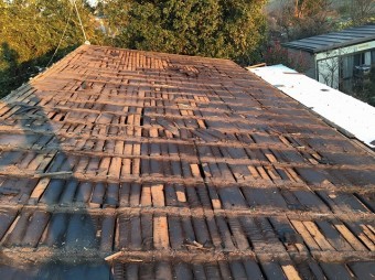 屋根材を剥がした状態
