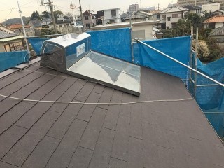スレート材設置の屋根の様子