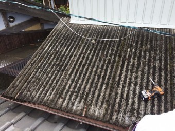 古い波型スレート