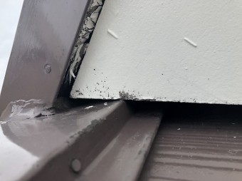 奈良市の雨漏りの住宅の屋根の取り合い