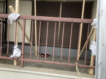 ベランダを強化している様子