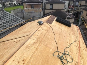 葛城市 葺き替え工事 野地板設置