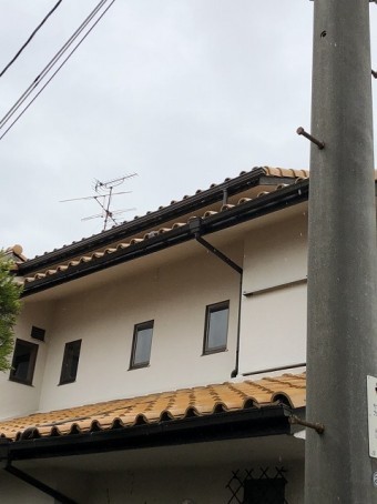 切妻と下屋の瓦屋根