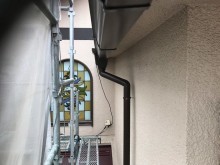斑鳩町の雨樋交換で角樋設置