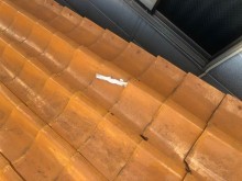 葛城市でオレンジ色の瓦の破損