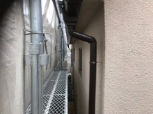 斑鳩町の雨樋交換の竪樋設置