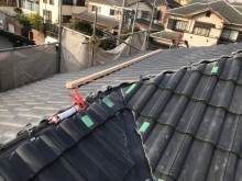 大屋根にスレート瓦設置
