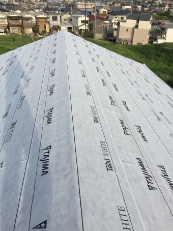 防水紙の設置で雨漏りしない屋根