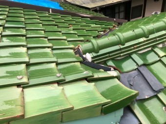 母屋部分の葺きなおし緑の瓦
