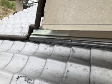 橿原市の和瓦屋根のズレた瓦