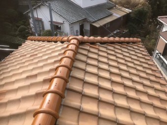平群町で冠瓦(7寸丸)を取り付け