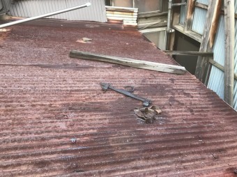 橿原市 錆びたトタン下屋根 現調