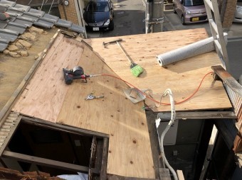 野地板を張った下屋根