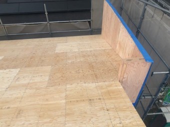大和郡山市の新築分譲住宅の屋根工事開始