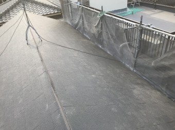 カラーベストを敷き詰めた屋根