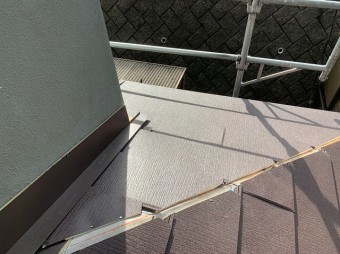 屋根材を張った下屋根