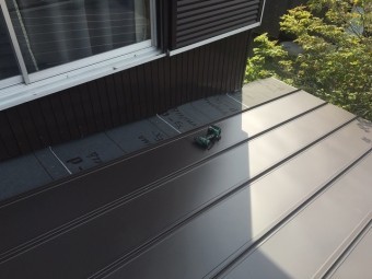 屋根材貼り