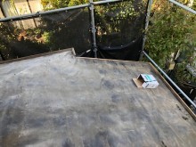 瓦を剥がした屋根
