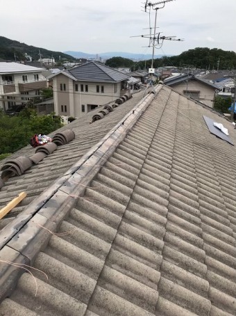 桜井市 モニエル瓦屋根 棟瓦施工中