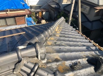 奈良市の雨漏りの隅棟の応急処置前