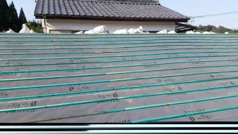 防水紙と桟木設置