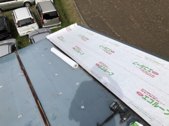 遮熱シートを張った屋根