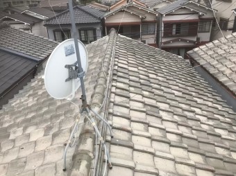 沢山の葺き土で施工されている釉薬瓦屋根
