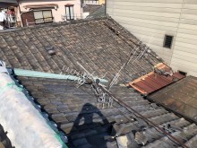強風の影響で瓦の修繕工事