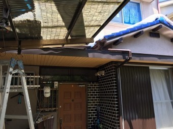 軒破風に板金を巻いた様子
