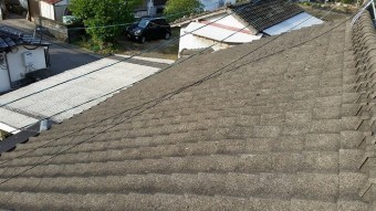 生駒市の築30年セメント瓦屋根を新和瓦へ片面のみ葺き替え工事完了 街の屋根やさん奈良店